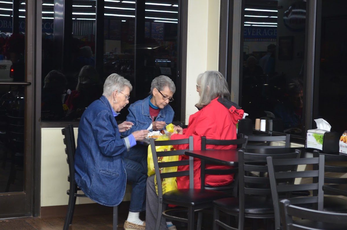 Tate's Kwik Stop & Deli, photographed by a Google contributor